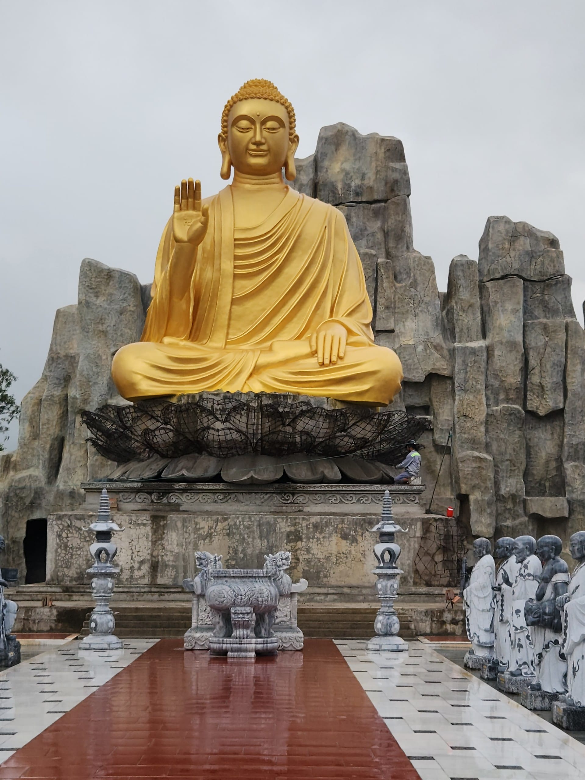 tượng phật thích ca - môi trường xanh