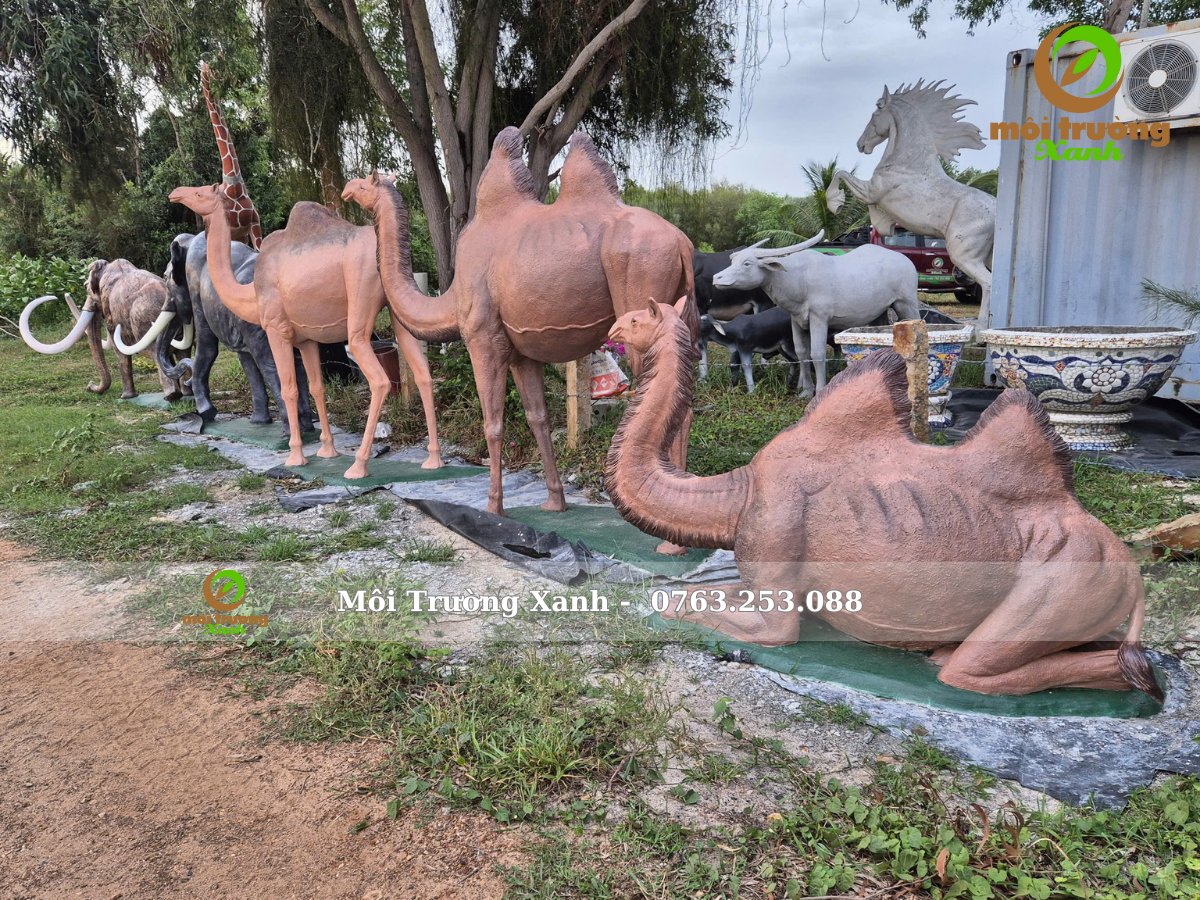 Tượng lạc đà xi măng
