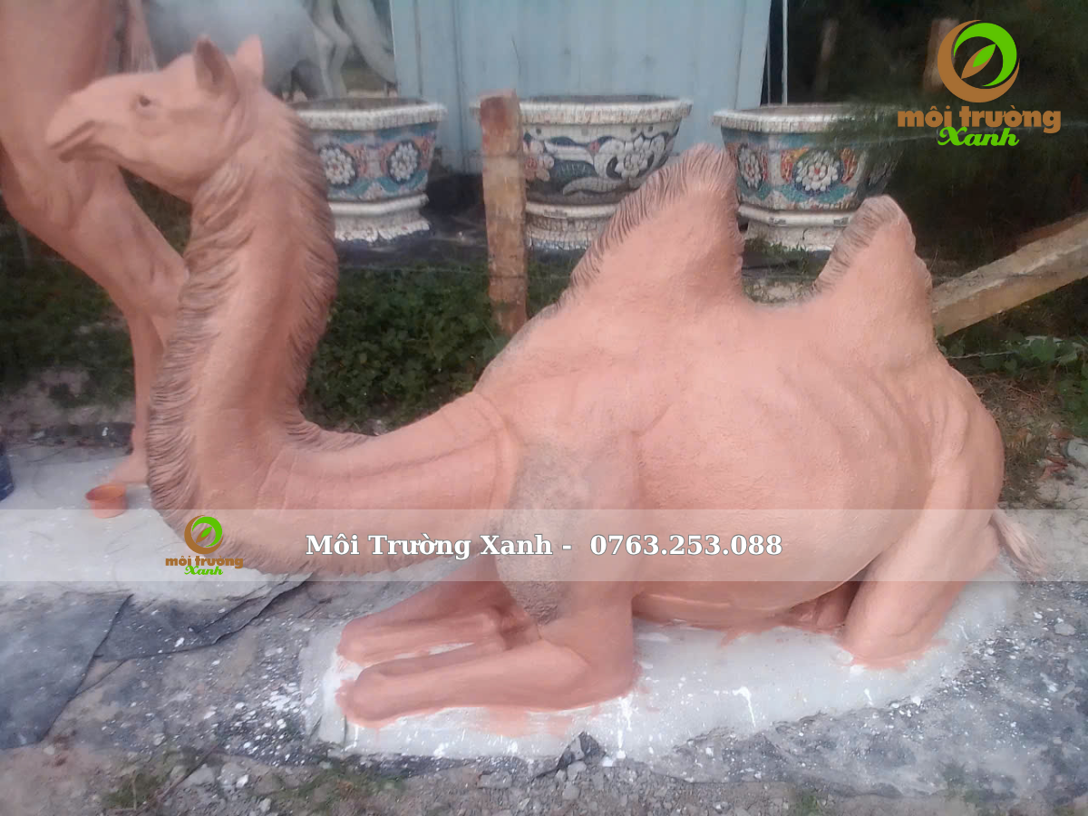 Tượng lạc đà xi măng
