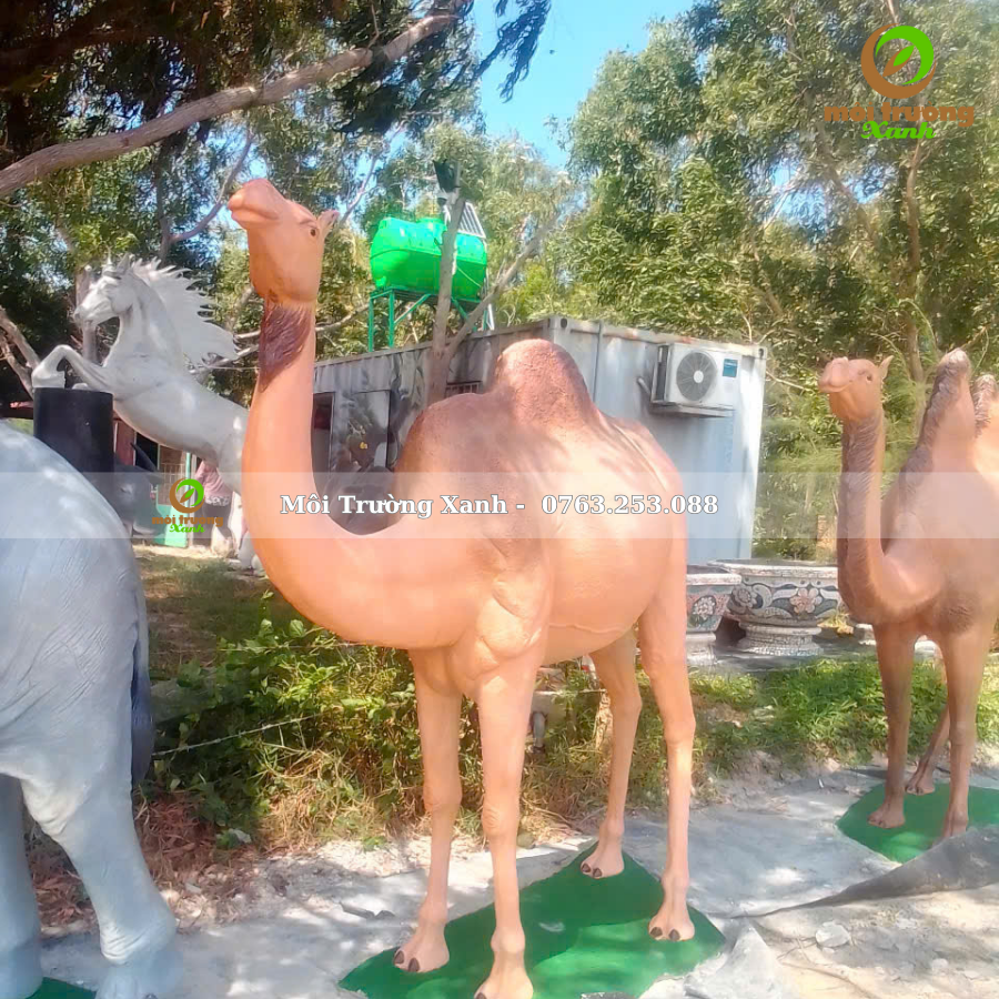 Tượng lạc đà xi măng