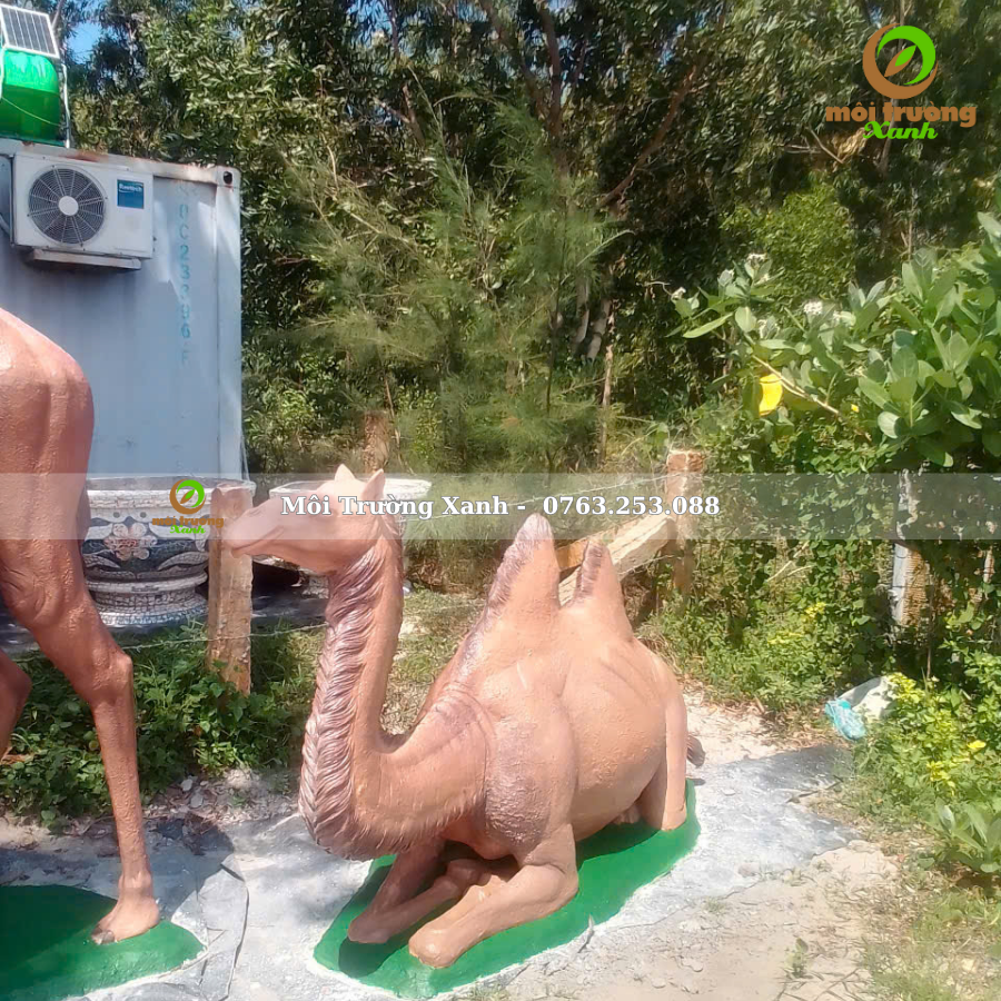 Tượng lạc đà xi măng