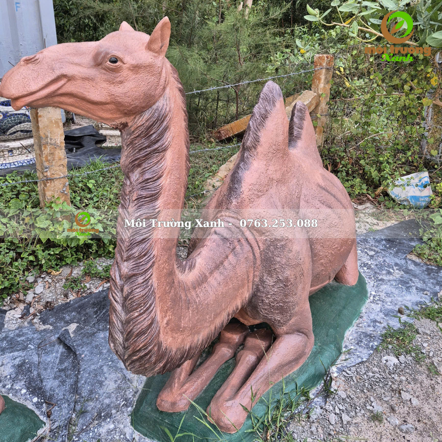 Tượng lạc đà xi măng