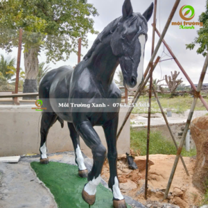 tượng ngựa xi măng 