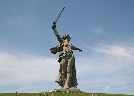 Người mẹ nước Nga (Nga)