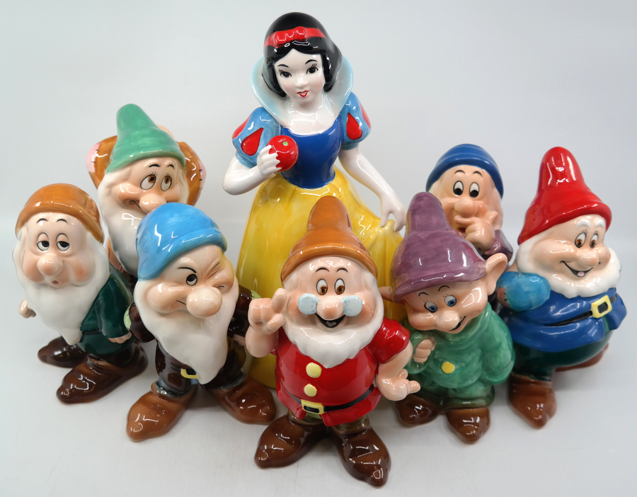Snow White and the Seven Dwarfs Statue