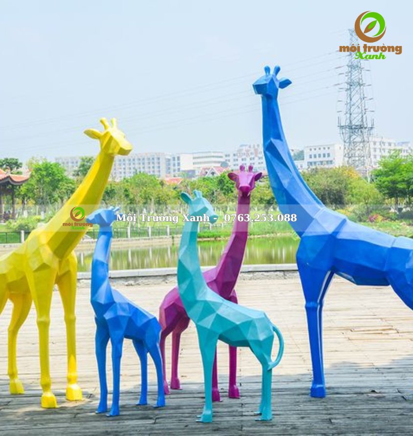 រូបសំណាកសត្វហ្សីរ៉ាហ្វជាមួយលឺផ្លឹប