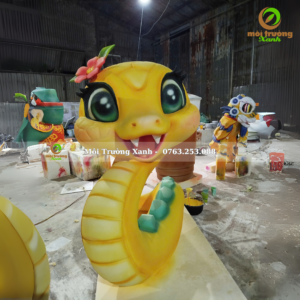 LINH VẬT RẮN ẤT TỴ 2025 – Mô hình linh vật rắn 2025 – Tượng rắn – Môi Trường Xanh