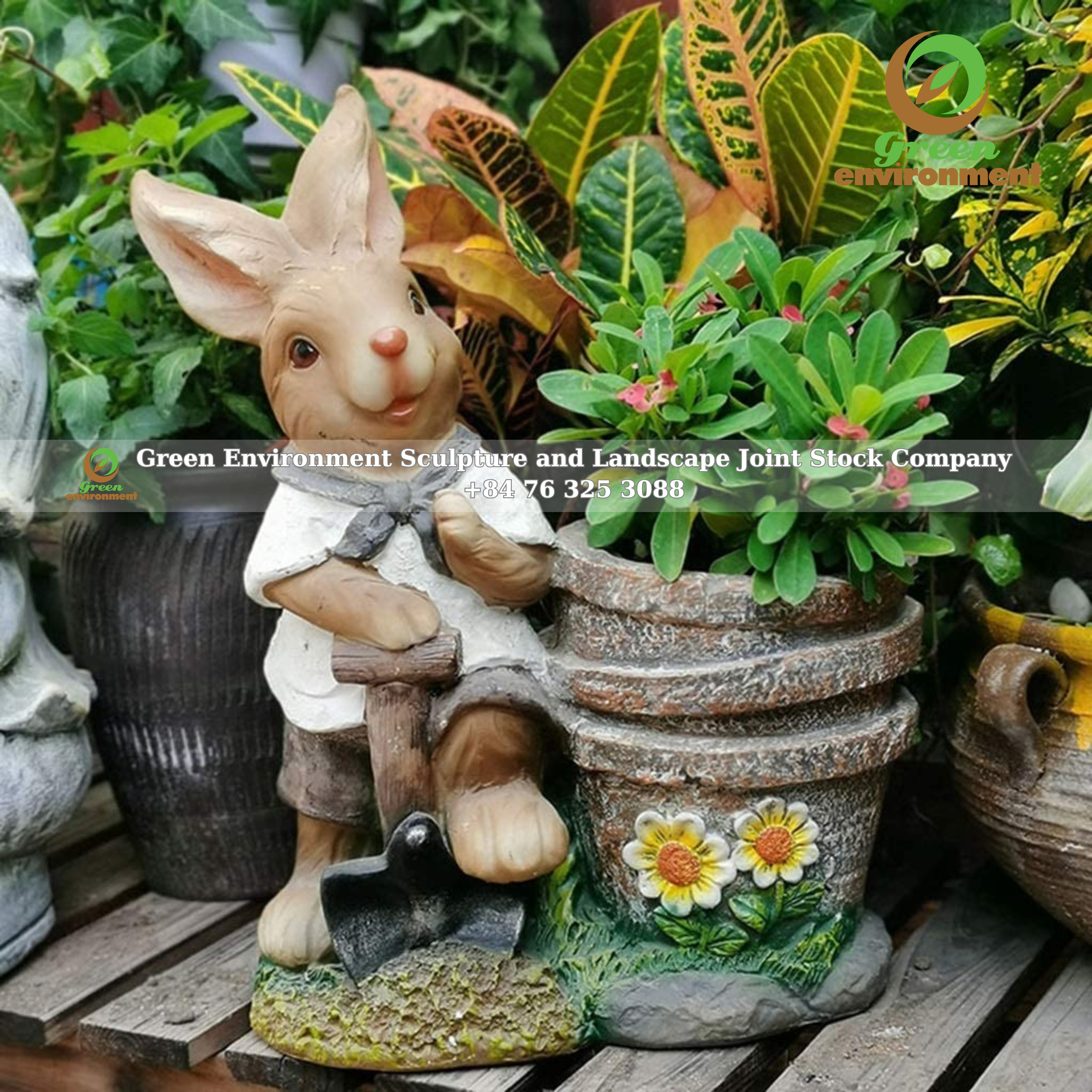 RABBIT STATUE IN FLOWER POT