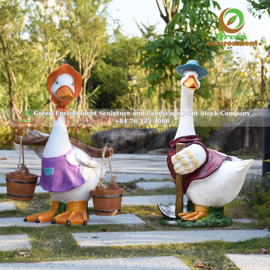 GARDENING DUCK STATUE