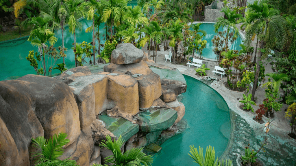 núi thác nhân tạo khu du lịch