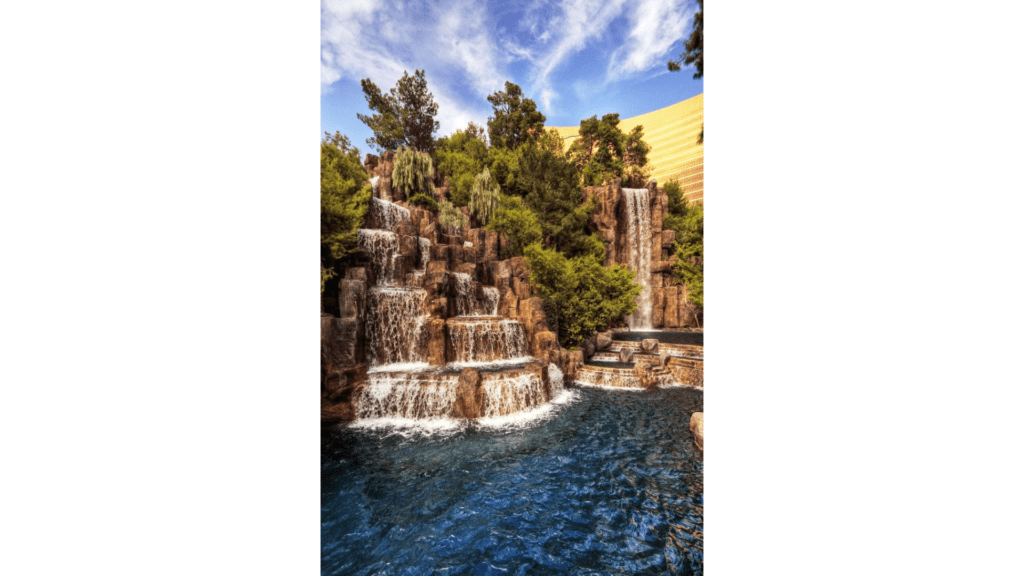 thác nước nhân tạo