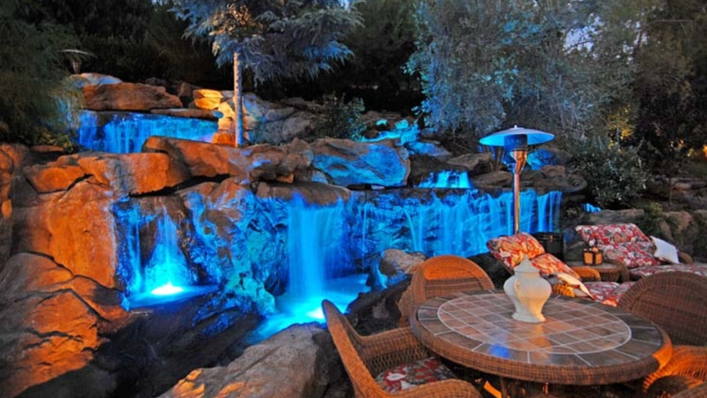 Núi Thác Quán cà phê sân vườn